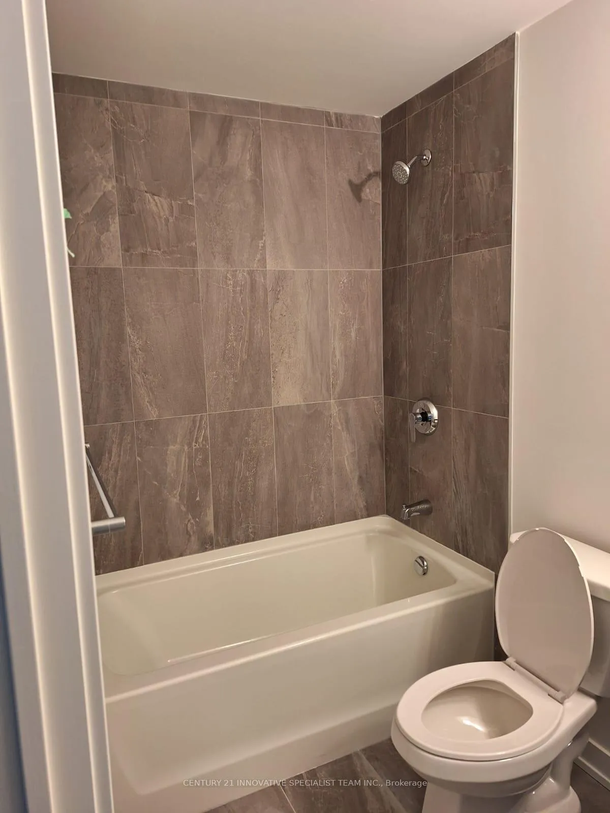 Photo 10 of Unit 204, 56 Lakeside Terrace, Barrie, Little Lake — HOMEH