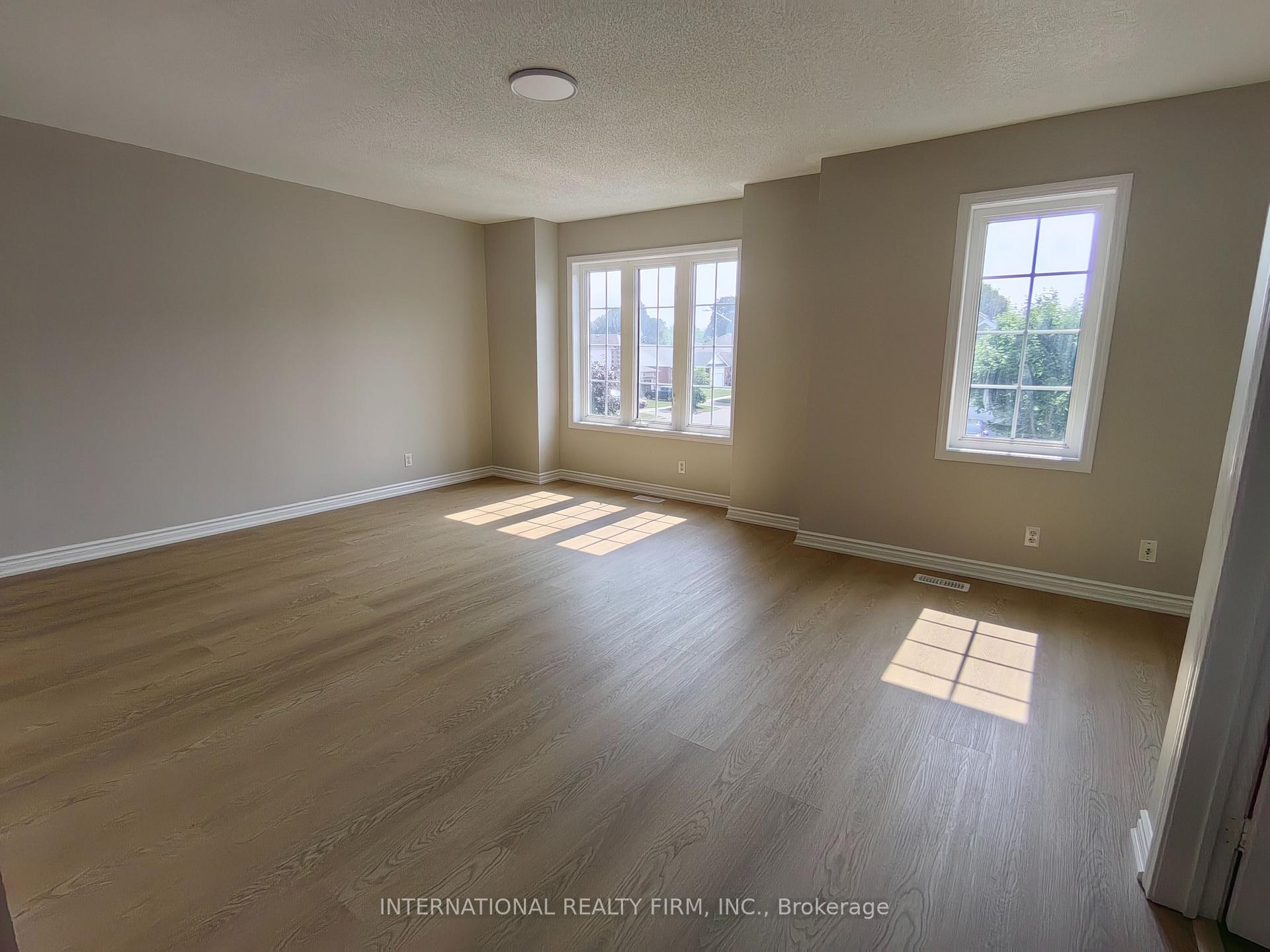 Photo 10 of Unit Main & 2nd, 14 Mann Street, Clarington, Bowmanville — HOMEH
