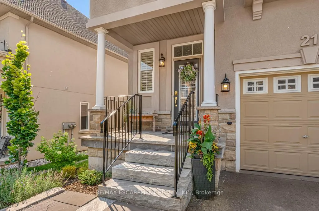 Photo 3 of 21 Forest Valley Crescent, Hamilton, Dundas — HOMEH