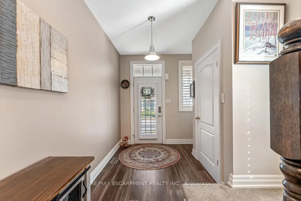 Photo 4 of 21 Forest Valley Crescent, Hamilton, Dundas — HOMEH