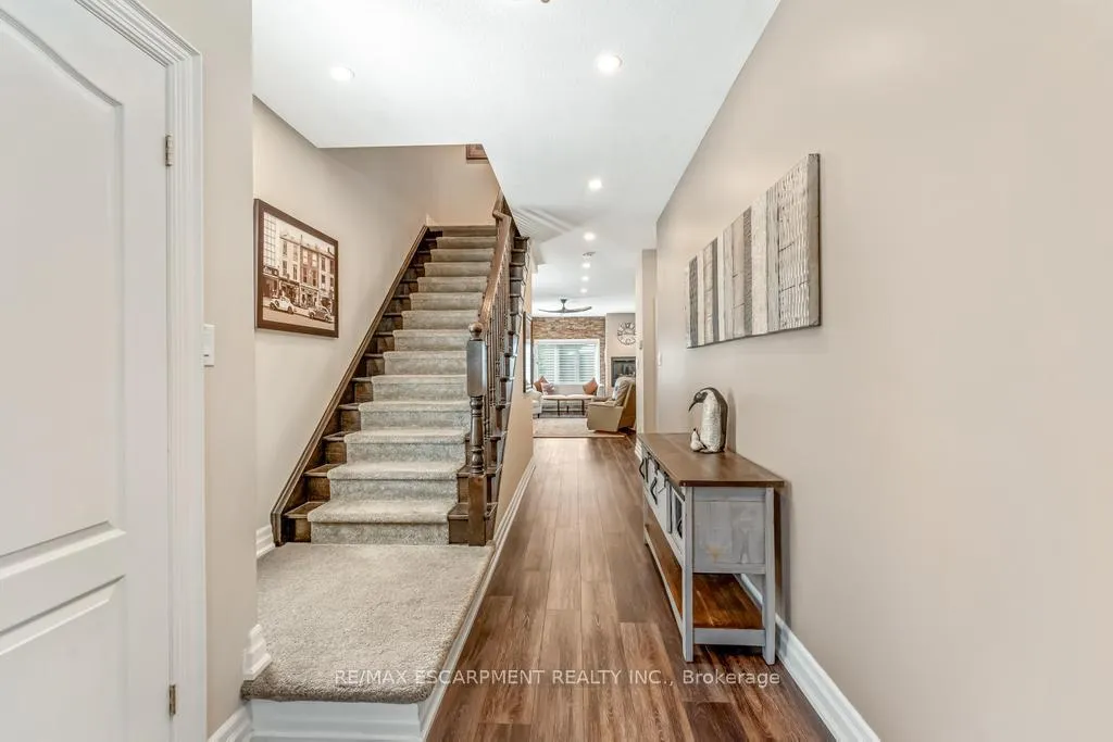 Photo 5 of 21 Forest Valley Crescent, Hamilton, Dundas — HOMEH