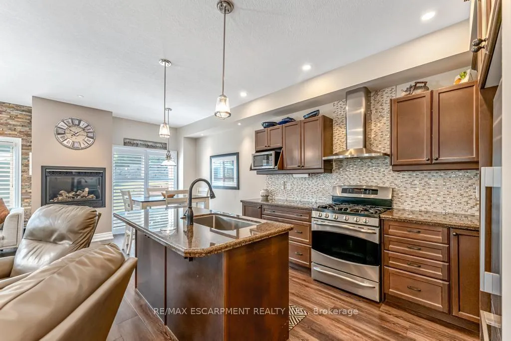Photo 8 of 21 Forest Valley Crescent, Hamilton, Dundas — HOMEH