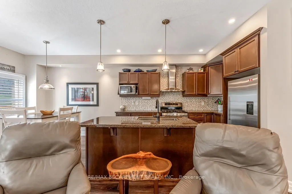 Photo 9 of 21 Forest Valley Crescent, Hamilton, Dundas — HOMEH