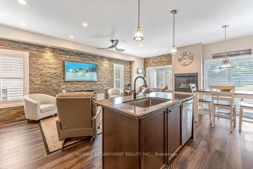 Photo 10 of 21 Forest Valley Crescent, Hamilton, Dundas — HOMEH