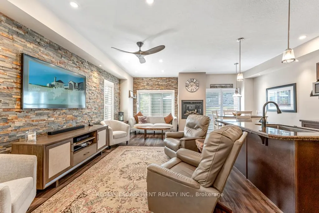 Photo 11 of 21 Forest Valley Crescent, Hamilton, Dundas — HOMEH
