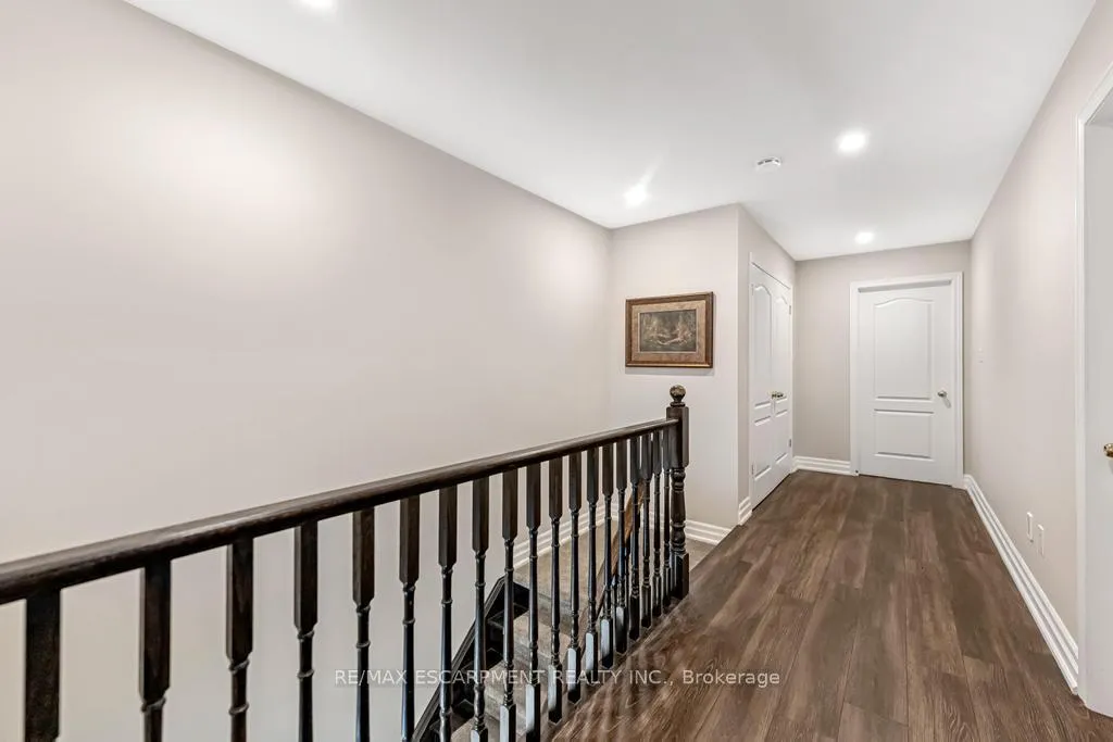 Photo 12 of 21 Forest Valley Crescent, Hamilton, Dundas — HOMEH