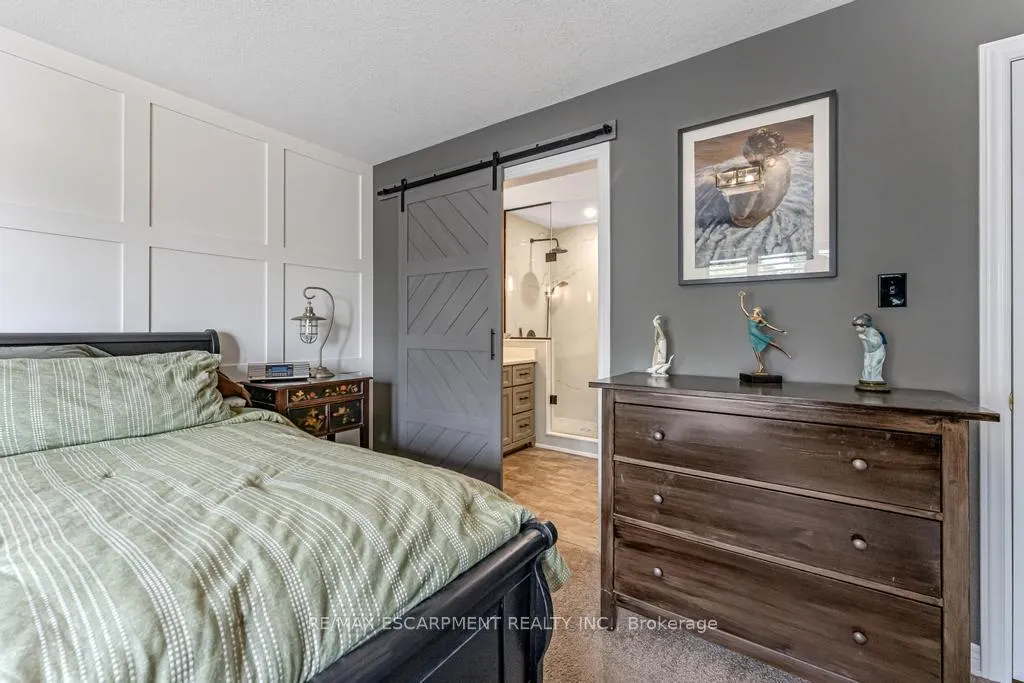 Photo 15 of 21 Forest Valley Crescent, Hamilton, Dundas — HOMEH