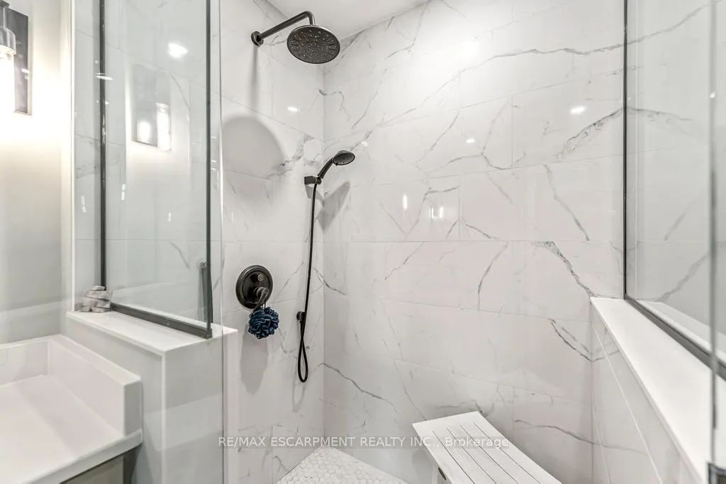 Photo 17 of 21 Forest Valley Crescent, Hamilton, Dundas — HOMEH