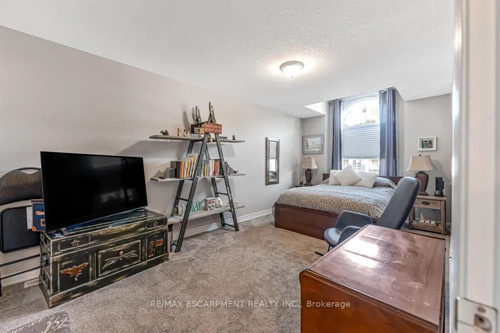 Photo 18 of 21 Forest Valley Crescent, Hamilton, Dundas — HOMEH