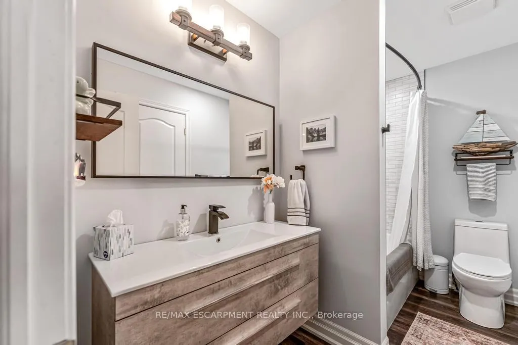 Photo 20 of 21 Forest Valley Crescent, Hamilton, Dundas — HOMEH