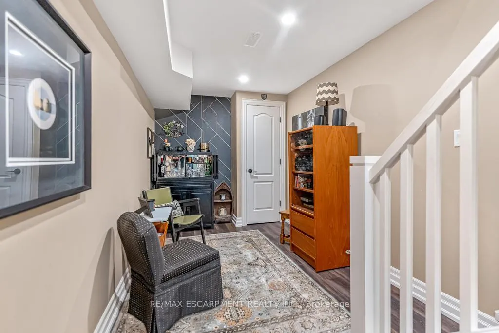 Photo 23 of 21 Forest Valley Crescent, Hamilton, Dundas — HOMEH