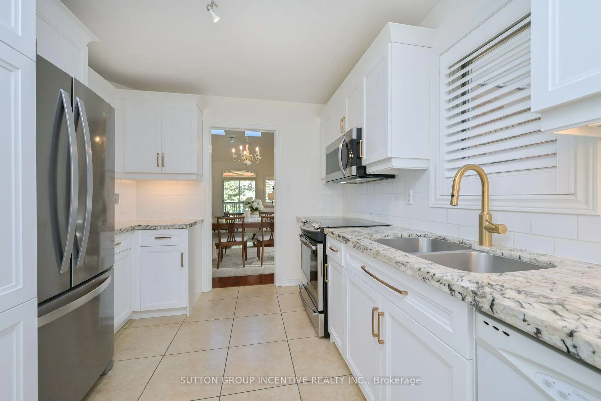 Photo 4 of 15 Sunset Boulevard, New Tecumseth, Alliston — HOMEH