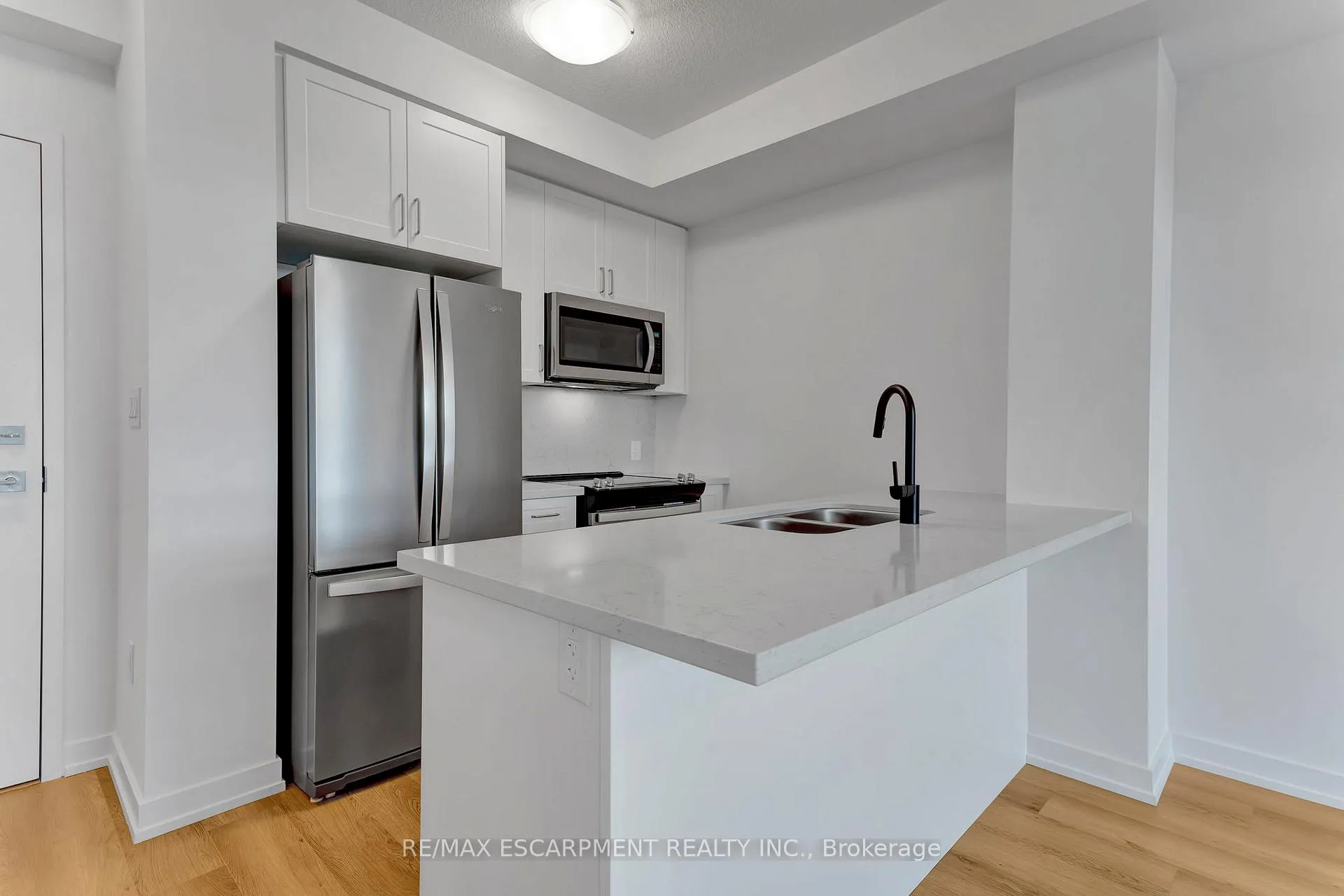 Photo 6 of Unit 431, 10 Mallard Trail, Hamilton, Waterdown — HOMEH