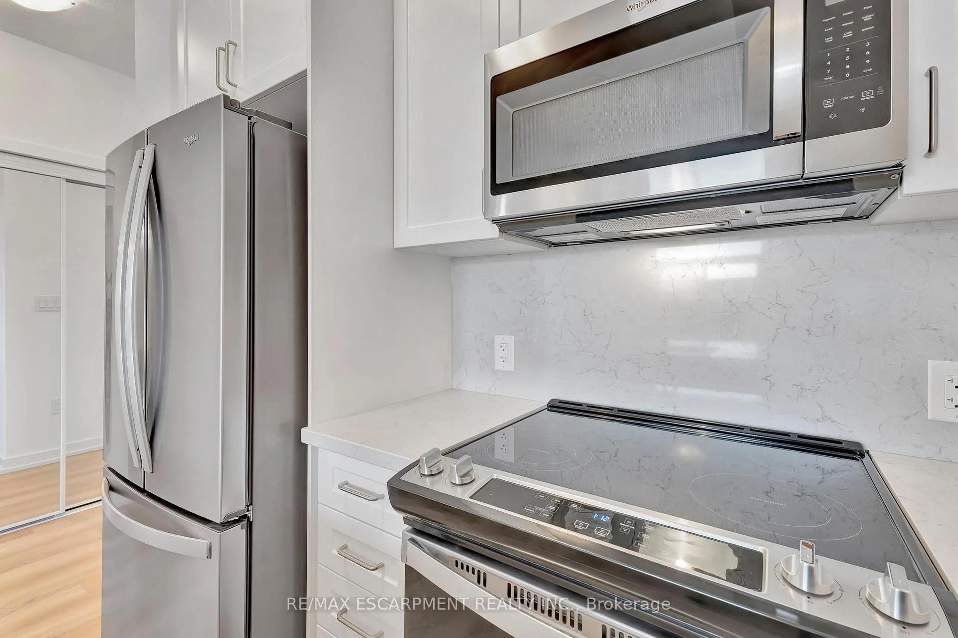 Photo 7 of Unit 431, 10 Mallard Trail, Hamilton, Waterdown — HOMEH
