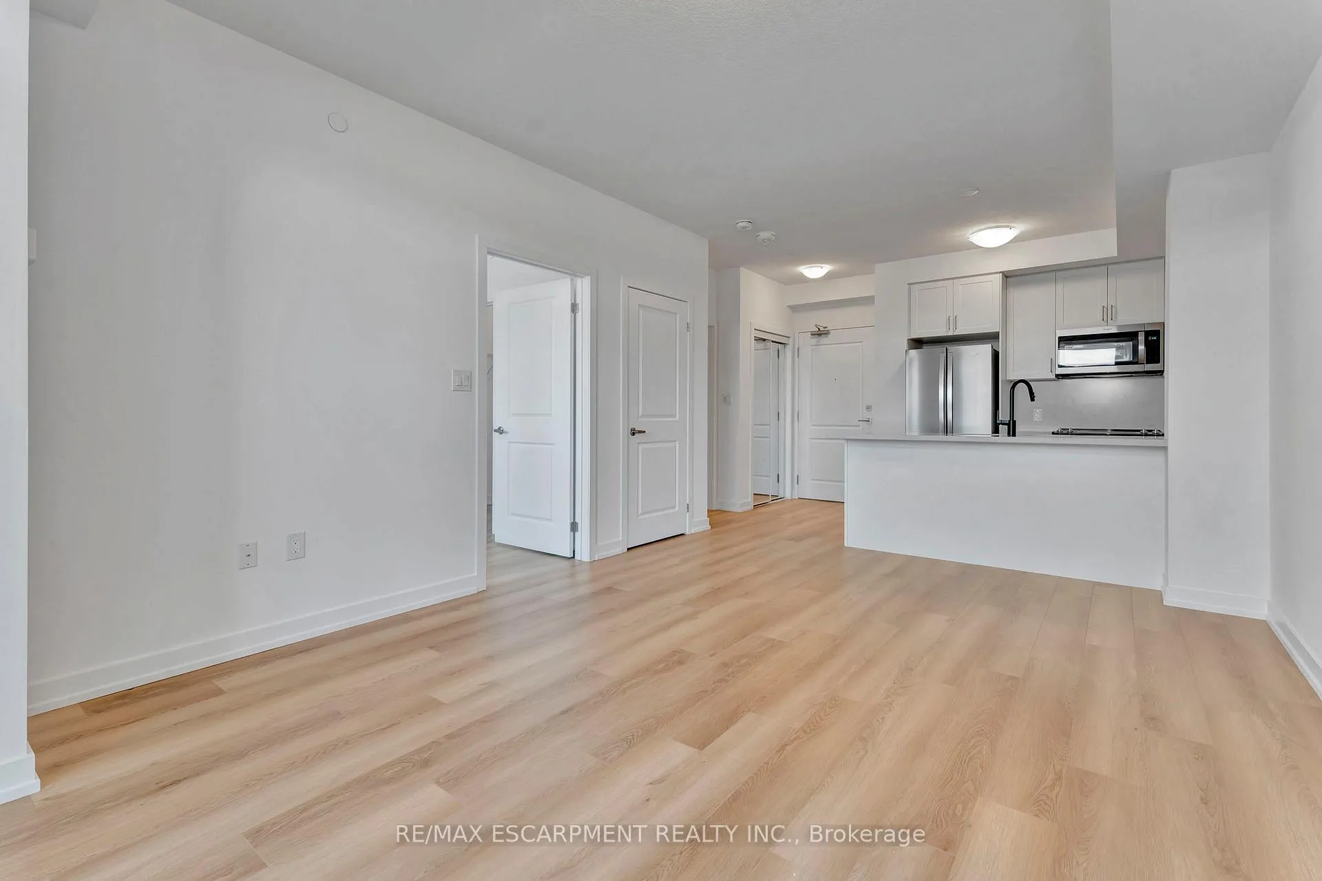 Photo 12 of Unit 431, 10 Mallard Trail, Hamilton, Waterdown — HOMEH