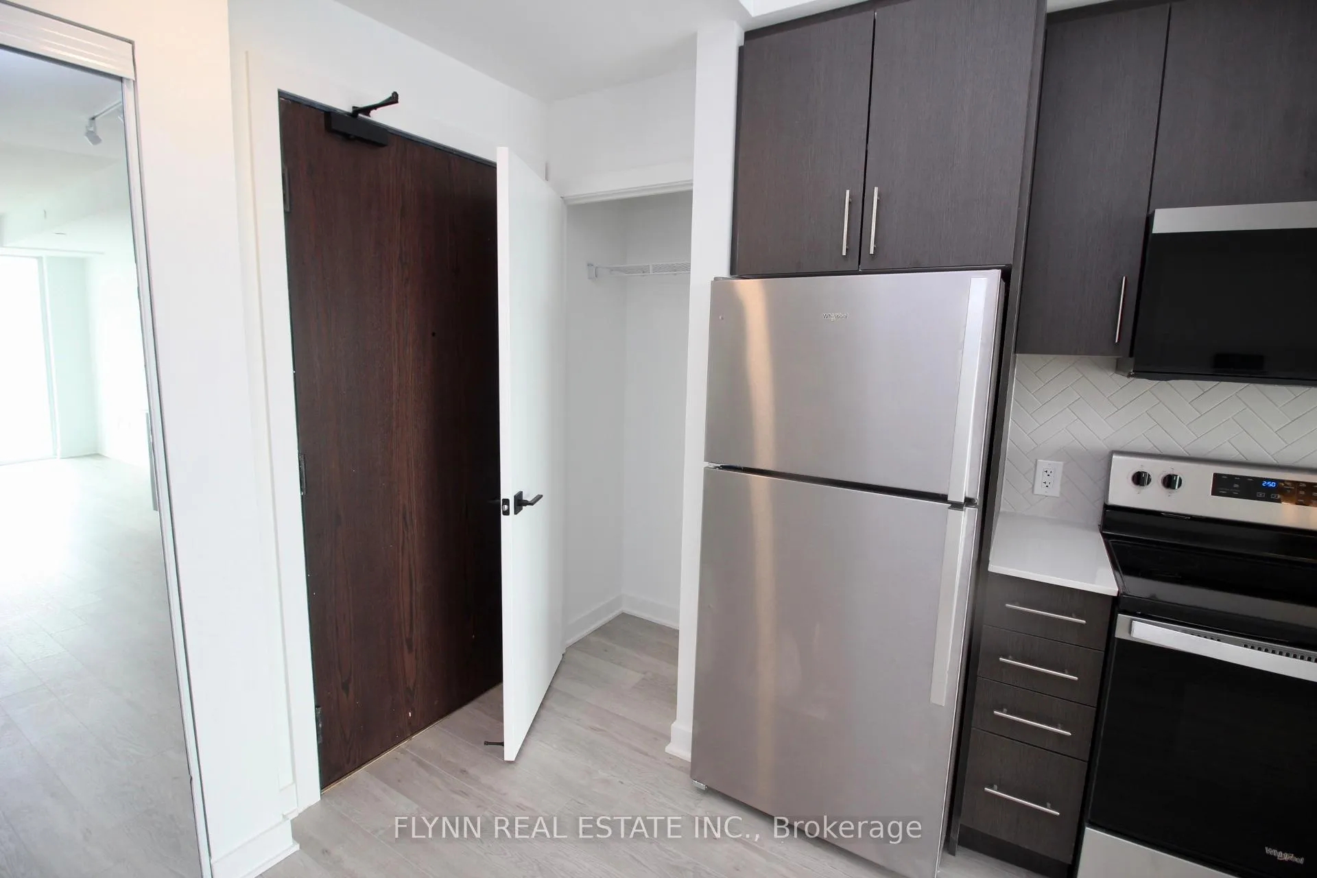 Photo 3 of Unit 1518, 2782 Barton Street E, Hamilton, Riverdale — HOMEH
