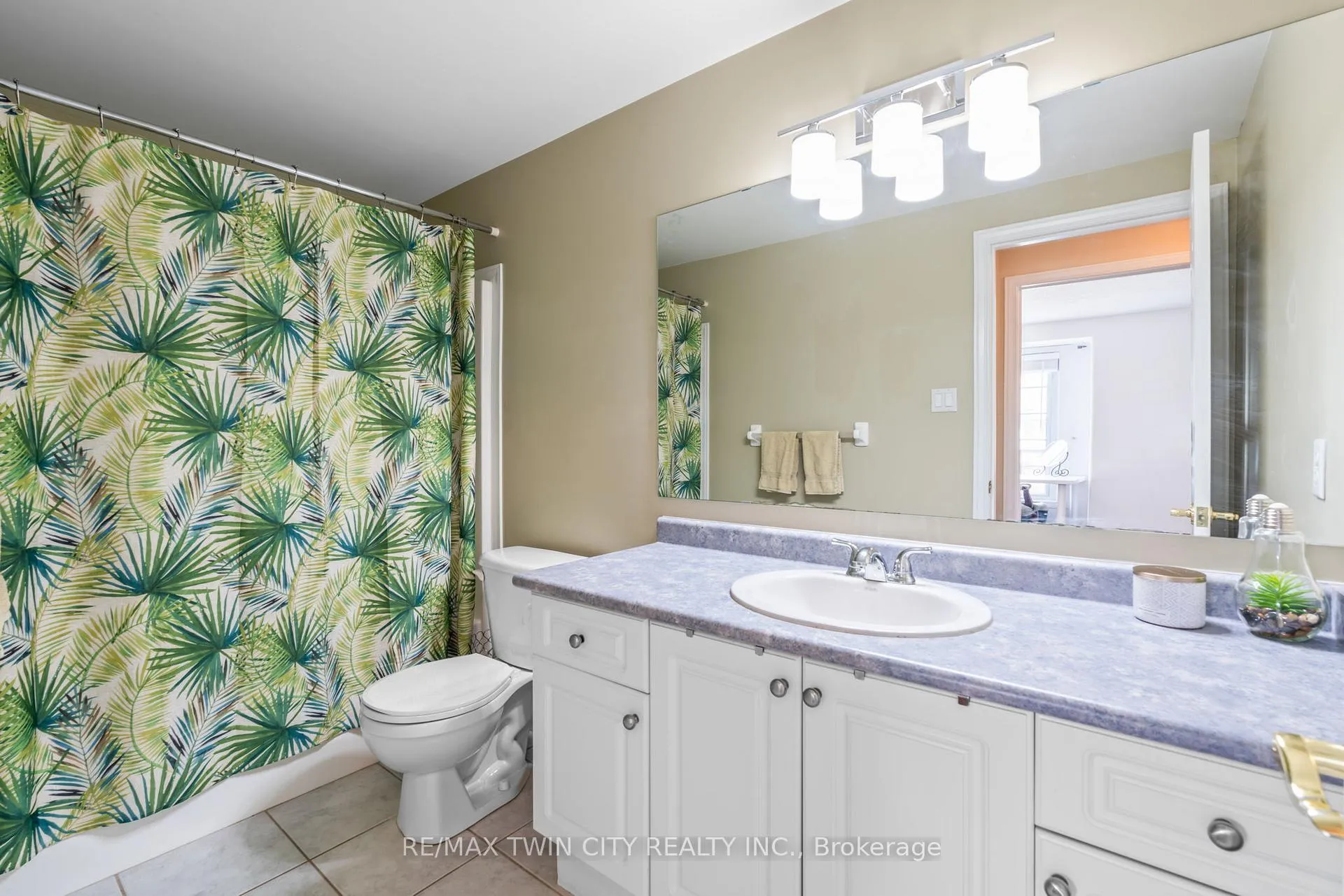Photo 18 of Unit 33, 460 Woolwich Street, Waterloo — HOMEH