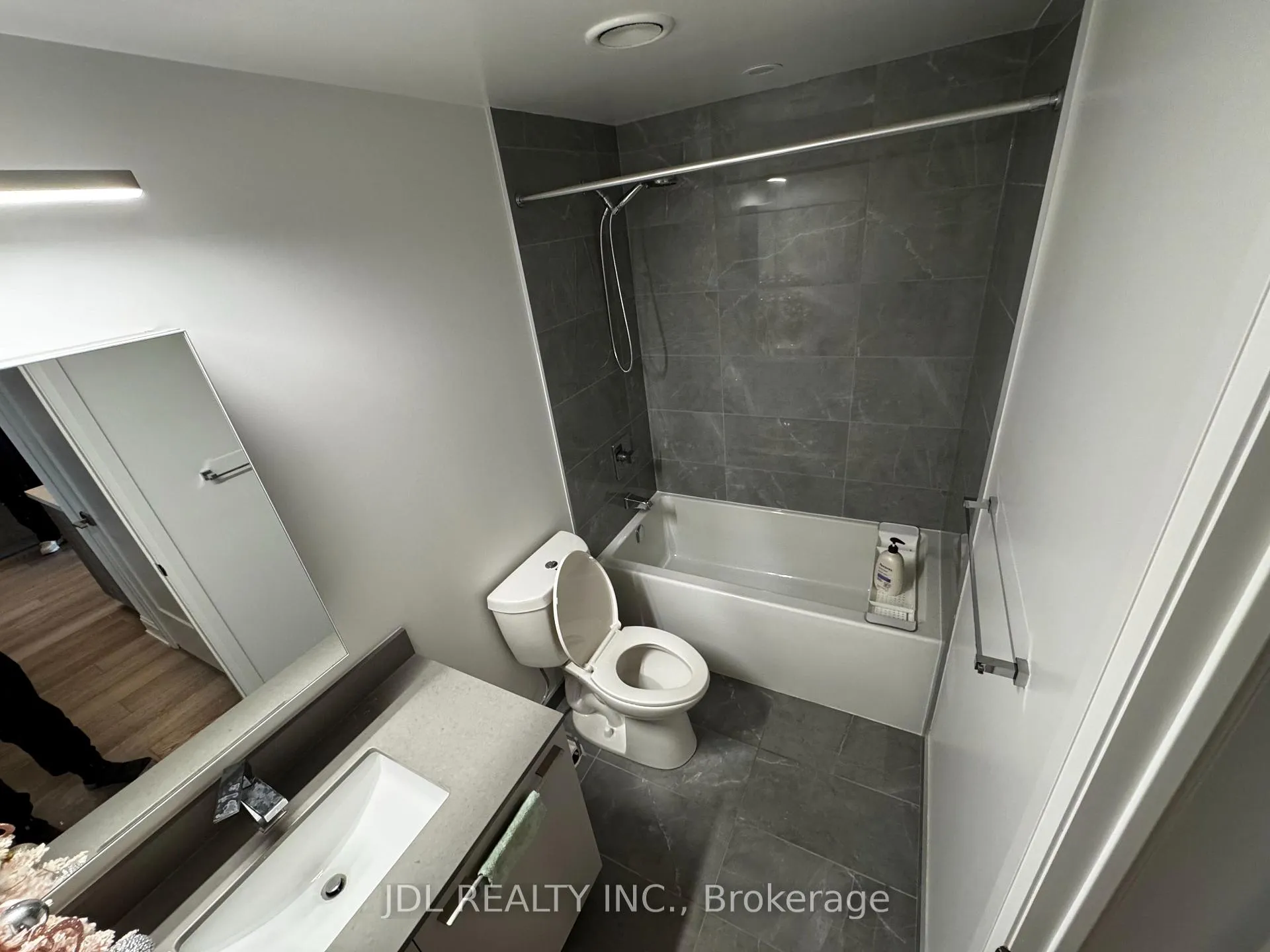 Photo 7 of 8 Water Walk Drive, Markham, Unionville — HOMEH