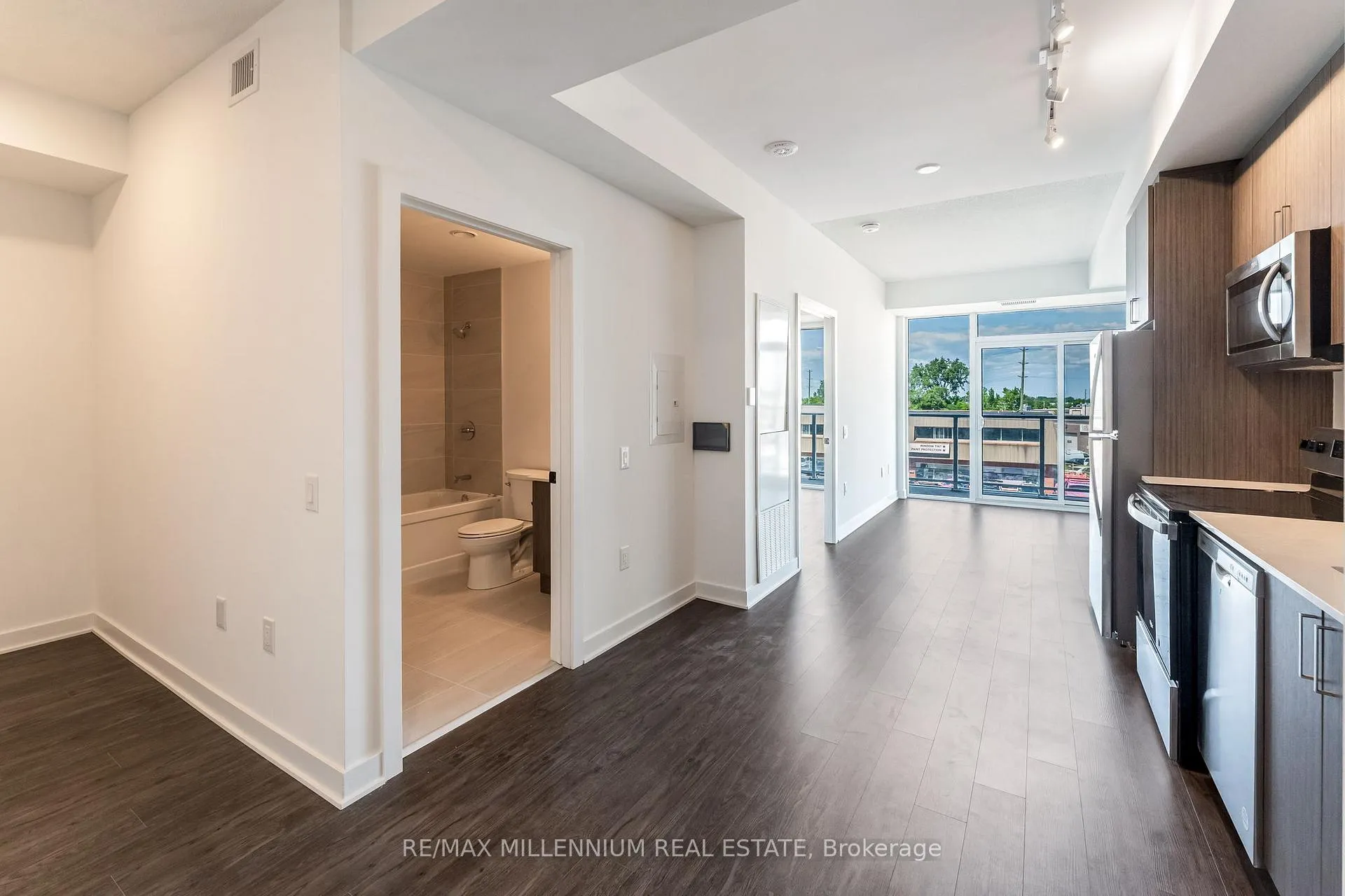Photo 2 of Unit 208, 2782 Barton Street E, Hamilton, Riverdale — HOMEH