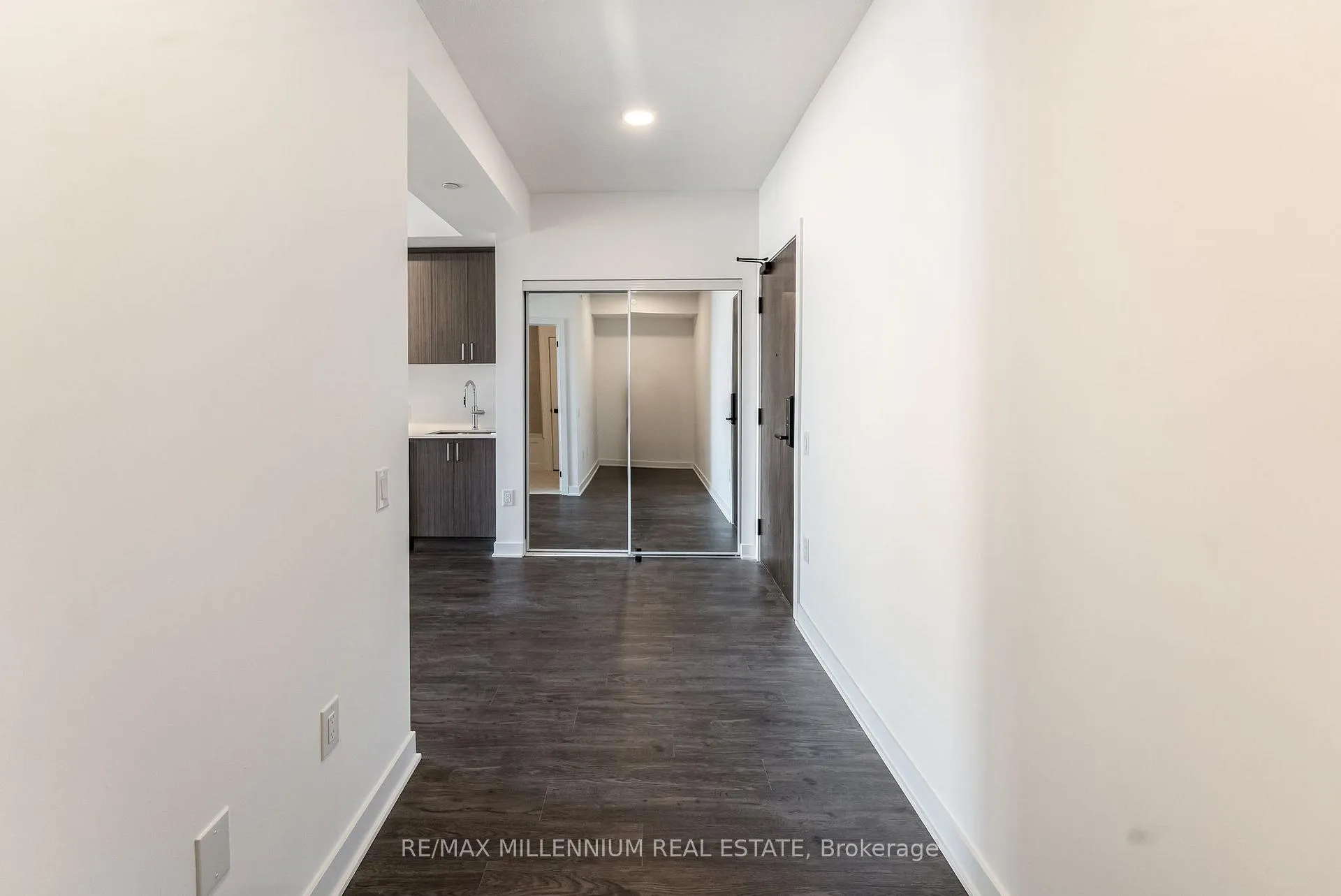 Photo 7 of Unit 208, 2782 Barton Street E, Hamilton, Riverdale — HOMEH