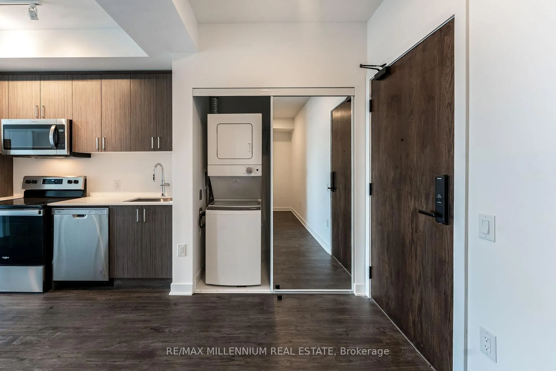 Photo 8 of Unit 208, 2782 Barton Street E, Hamilton, Riverdale — HOMEH