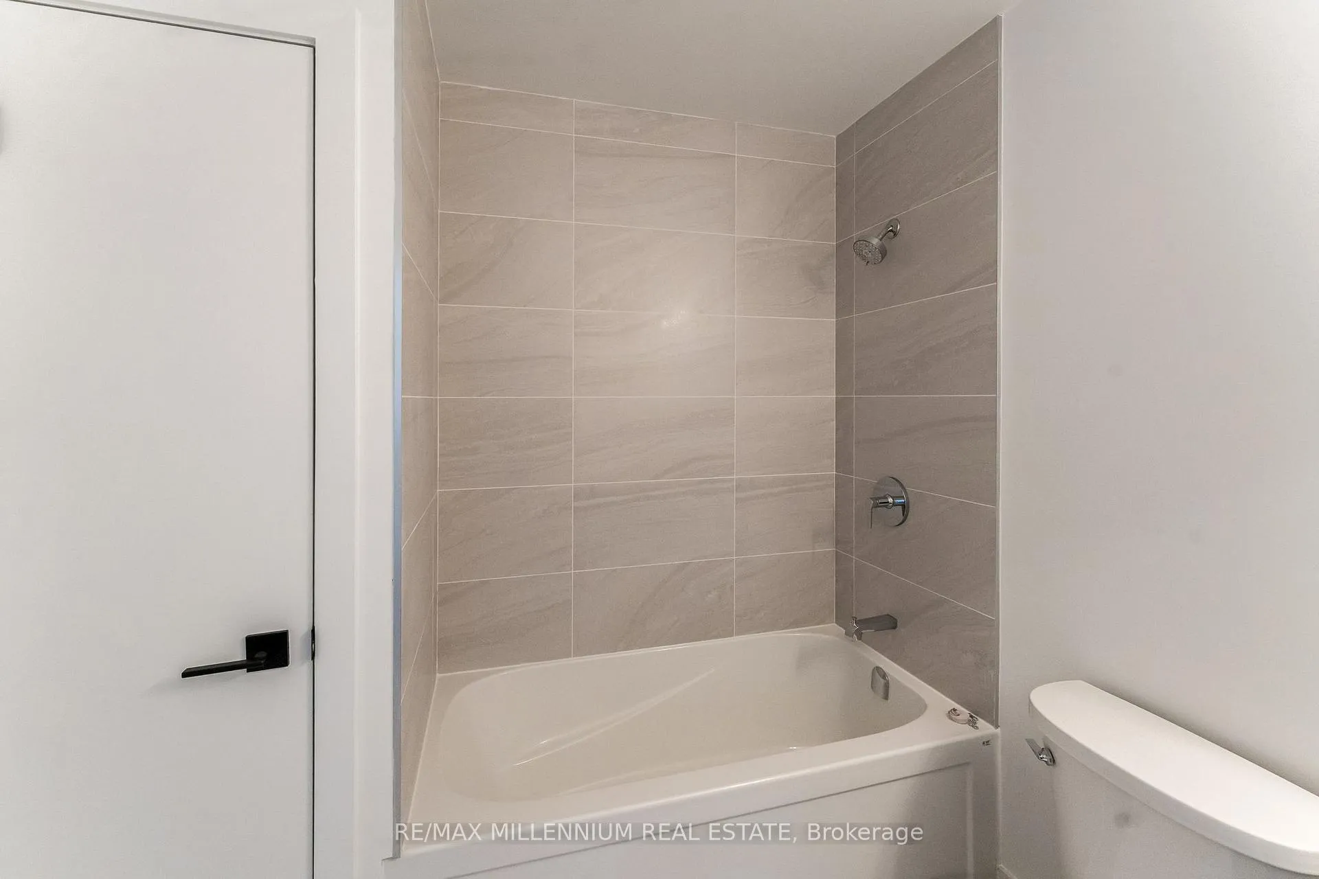 Photo 11 of Unit 208, 2782 Barton Street E, Hamilton, Riverdale — HOMEH