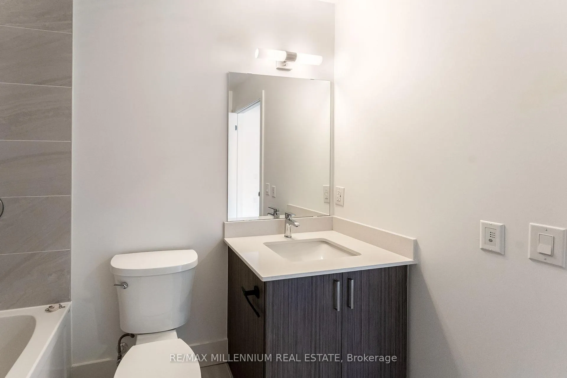 Photo 13 of Unit 208, 2782 Barton Street E, Hamilton, Riverdale — HOMEH