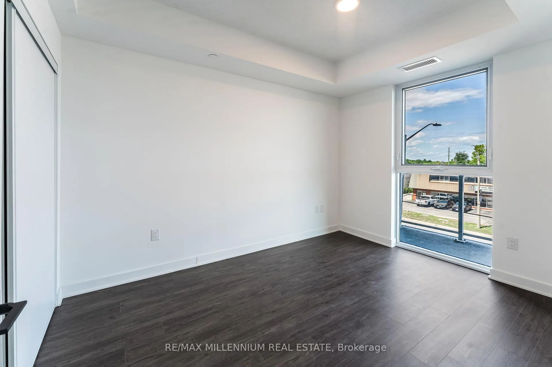 Photo 18 of Unit 208, 2782 Barton Street E, Hamilton, Riverdale — HOMEH