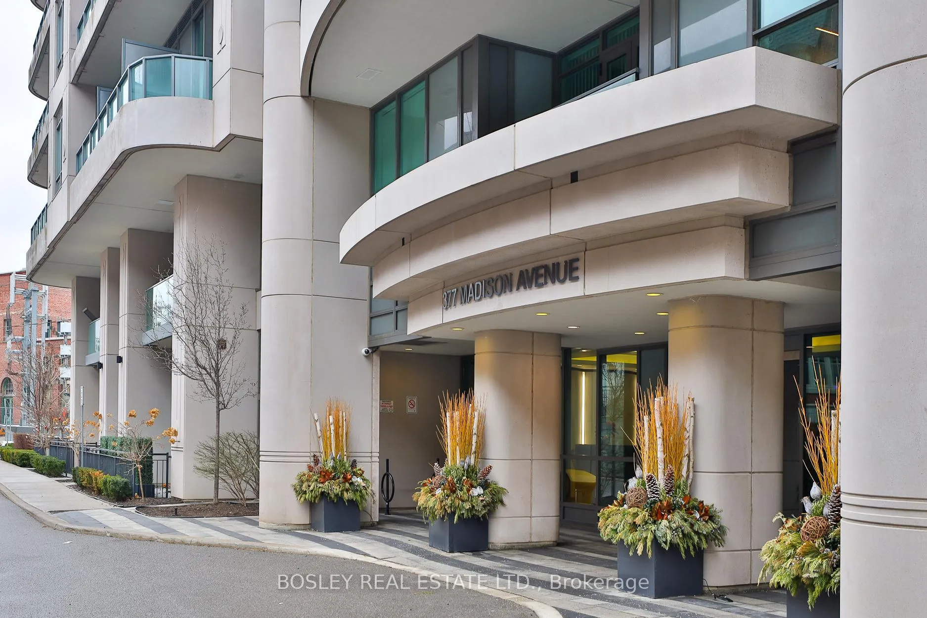 Photo 2 of Unit 516, 377 Madison Avenue, Toronto, Casa Loma — HOMEH