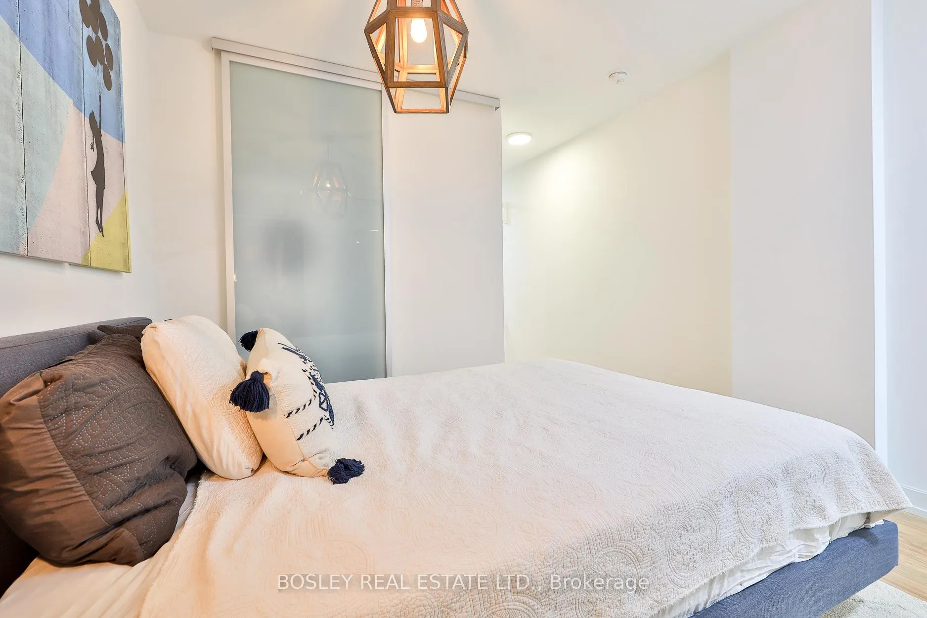 Photo 8 of Unit 516, 377 Madison Avenue, Toronto, Casa Loma — HOMEH
