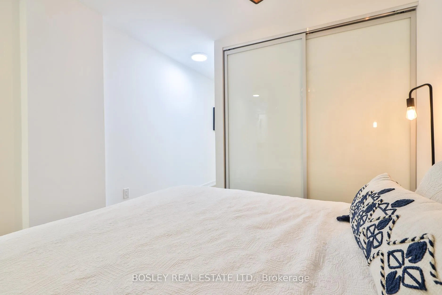 Photo 10 of Unit 516, 377 Madison Avenue, Toronto, Casa Loma — HOMEH