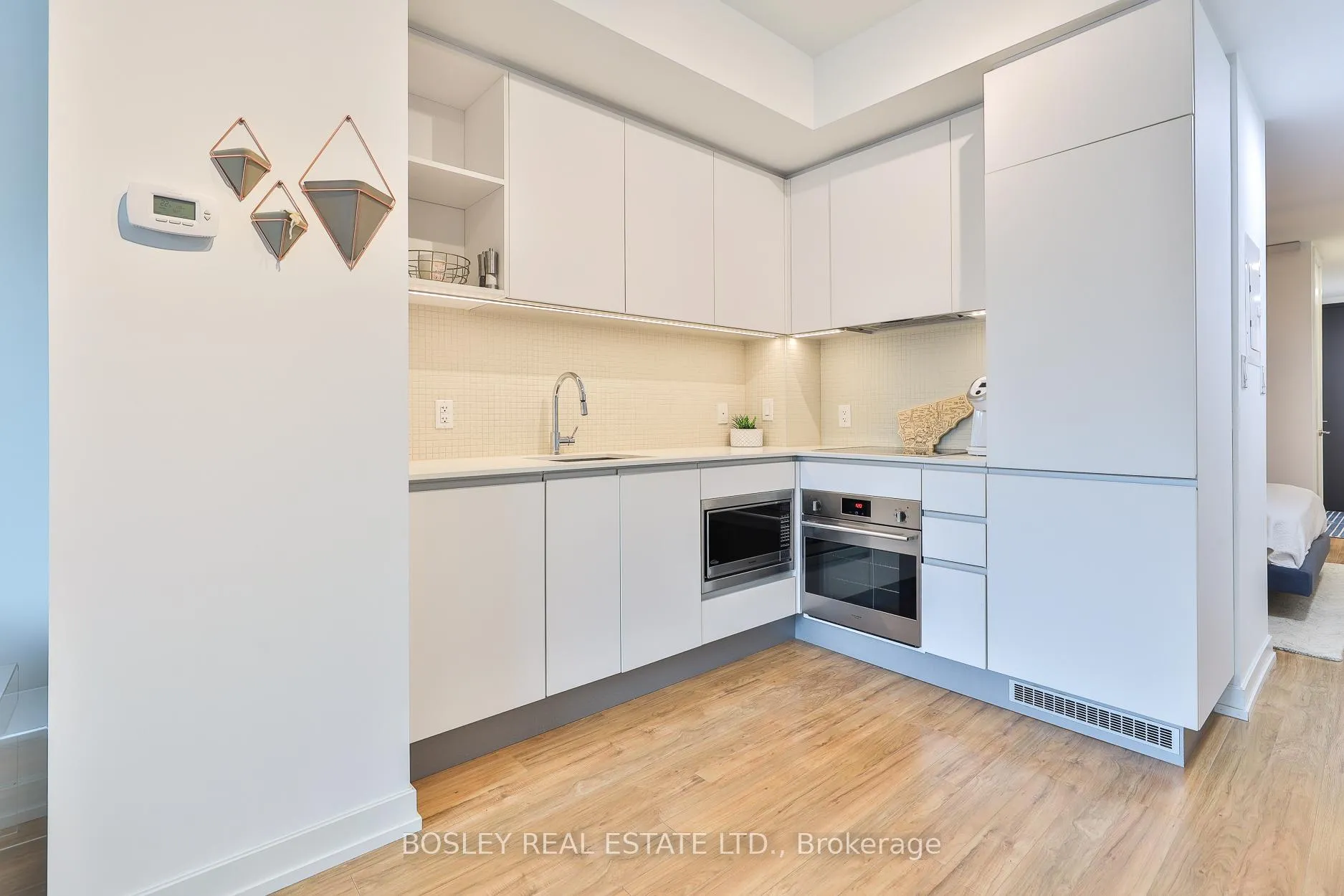 Photo 12 of Unit 516, 377 Madison Avenue, Toronto, Casa Loma — HOMEH