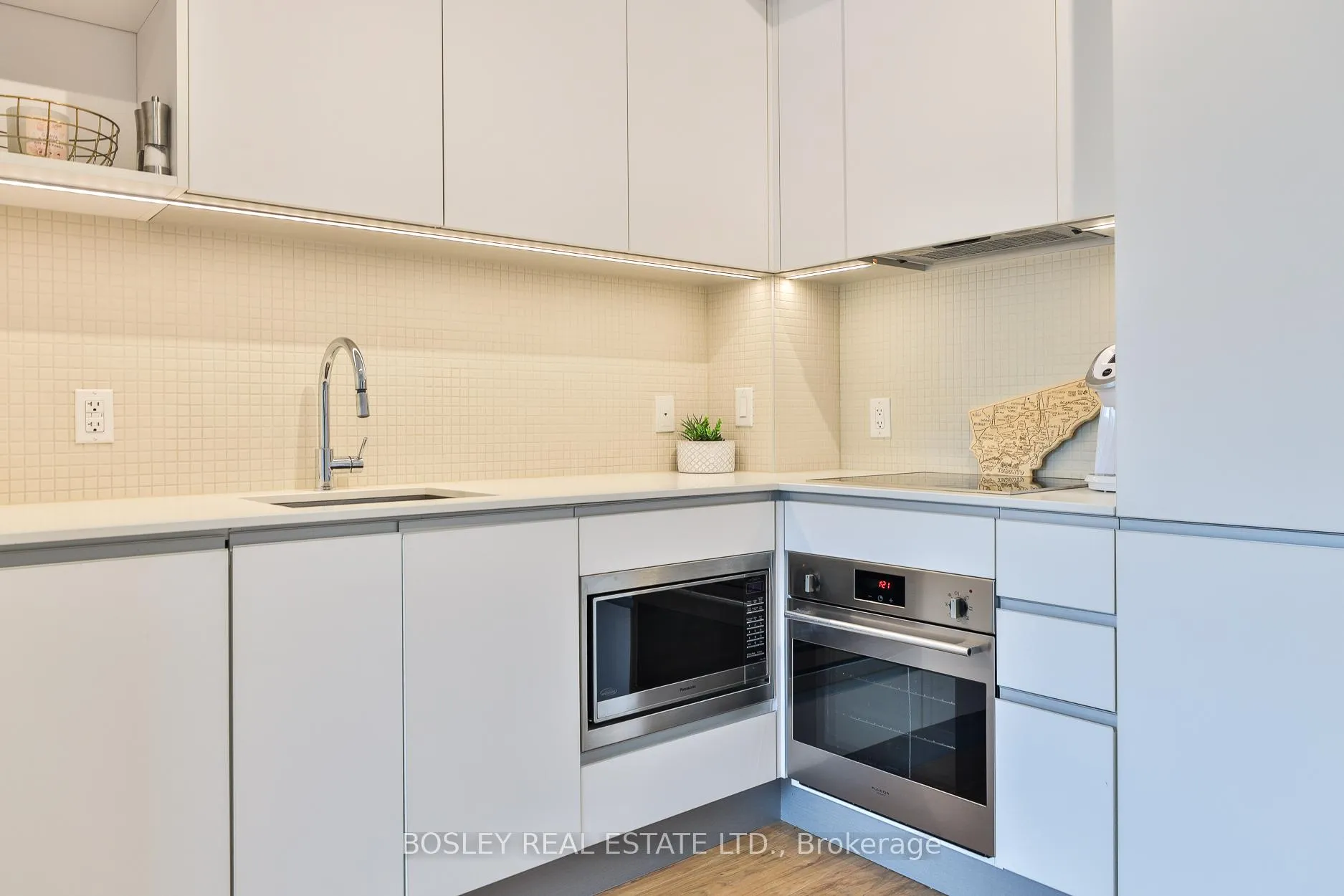 Photo 13 of Unit 516, 377 Madison Avenue, Toronto, Casa Loma — HOMEH