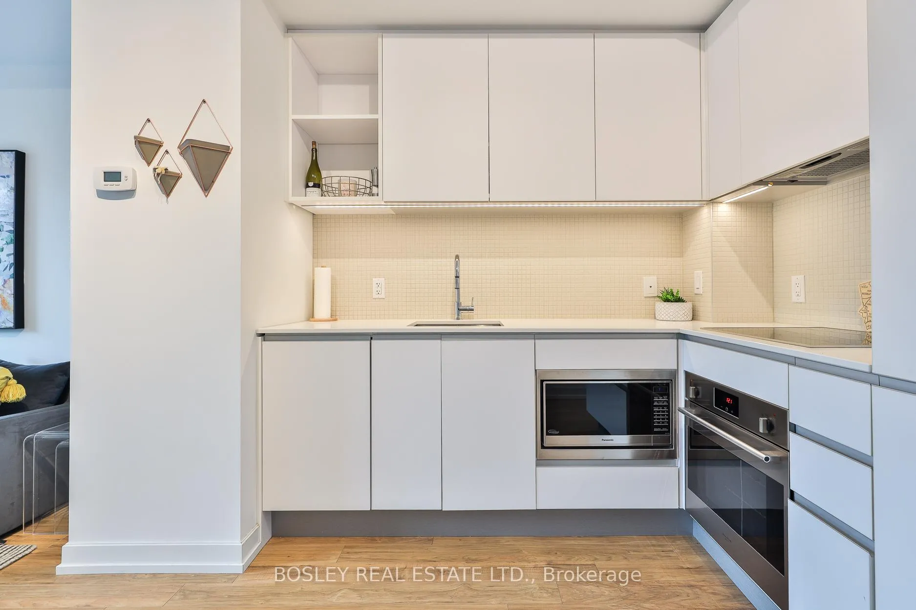 Photo 14 of Unit 516, 377 Madison Avenue, Toronto, Casa Loma — HOMEH