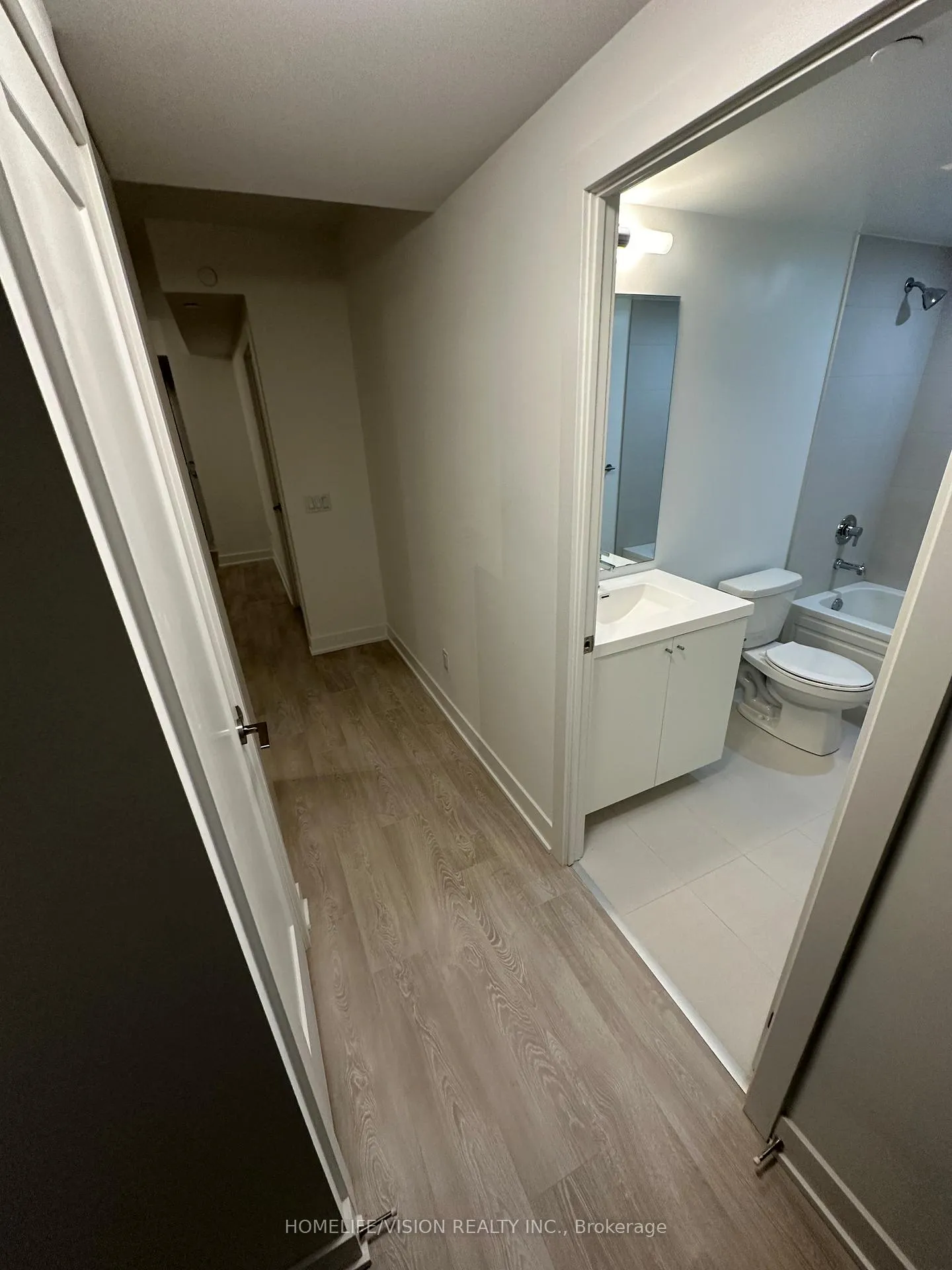 Photo 3 of Unit 506, 2545 Simcoe Street N, Oshawa, Windfields — HOMEH