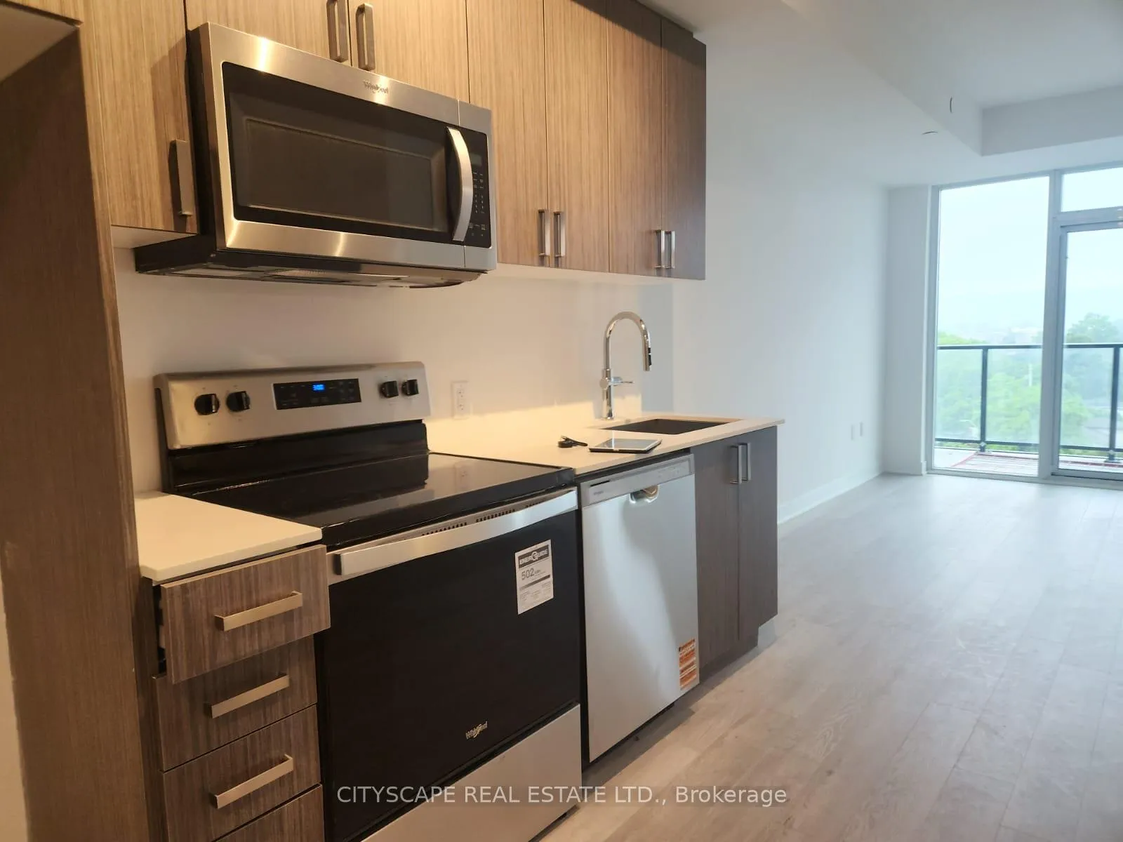 Photo 5 of Unit 618, 2782 Barton Street E, Hamilton, Riverdale — HOMEH