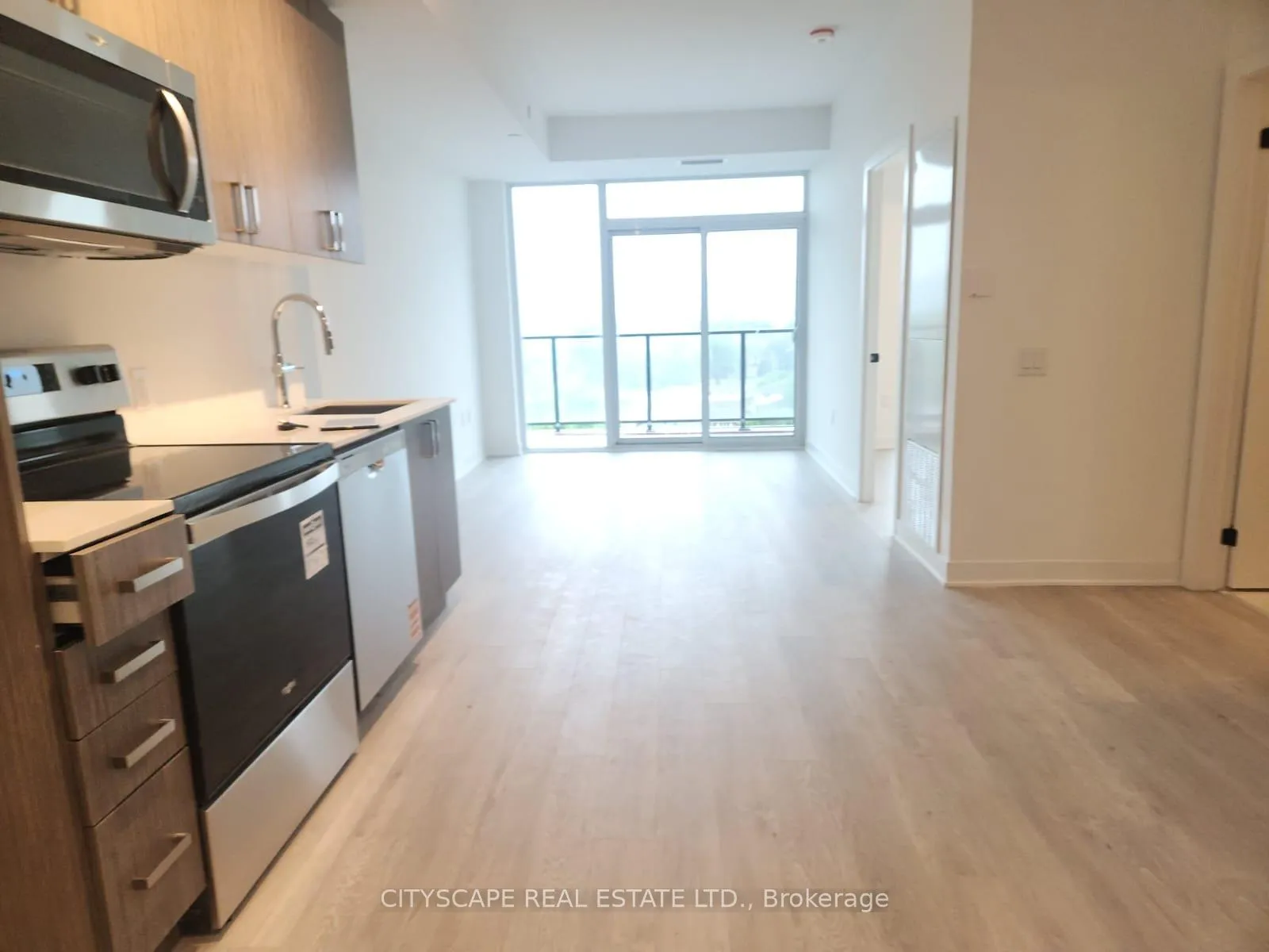 Photo 6 of Unit 618, 2782 Barton Street E, Hamilton, Riverdale — HOMEH