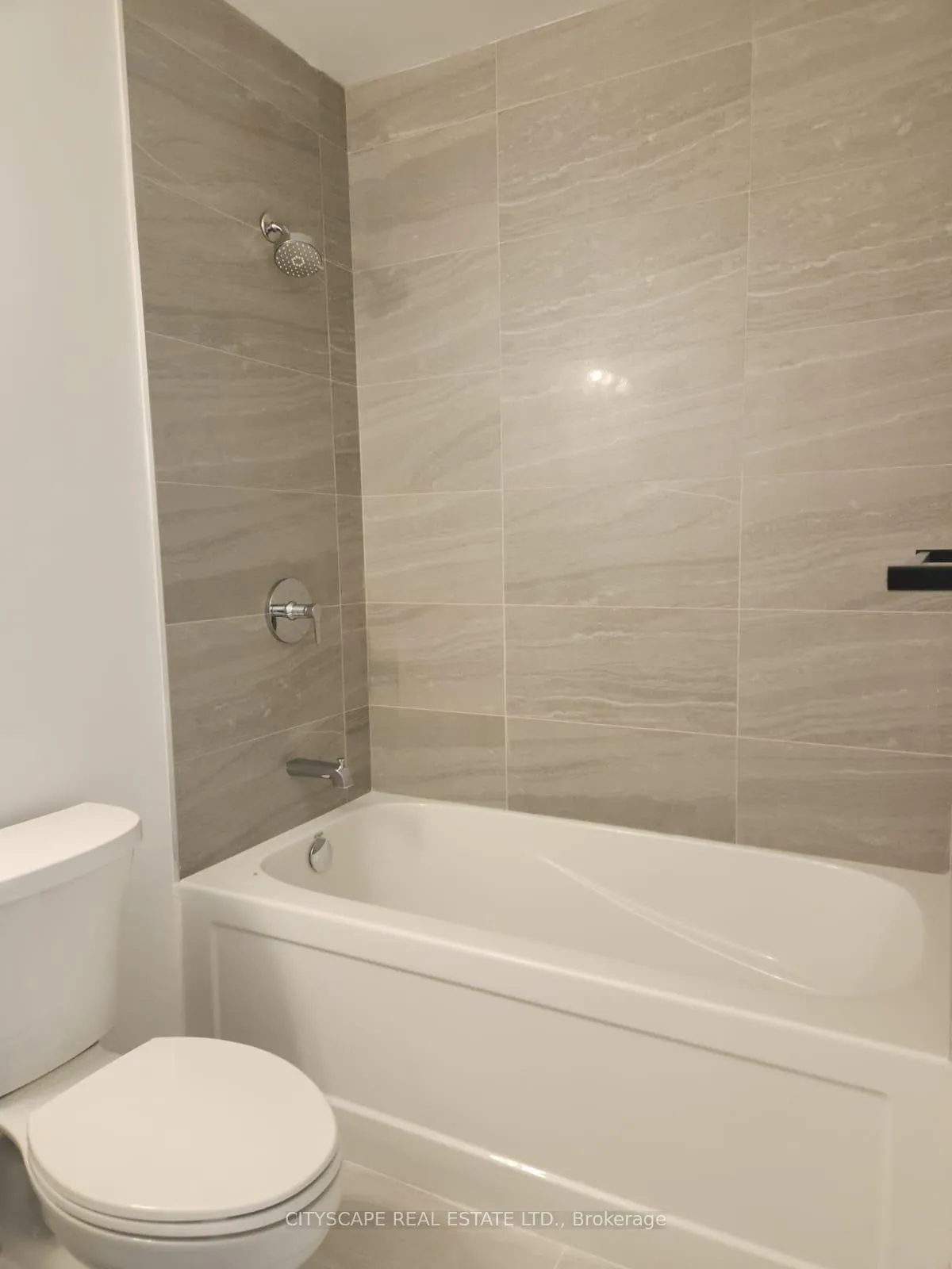 Photo 11 of Unit 618, 2782 Barton Street E, Hamilton, Riverdale — HOMEH