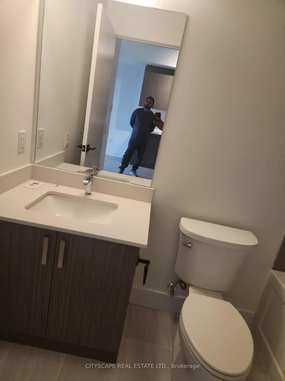 Photo 14 of Unit 618, 2782 Barton Street E, Hamilton, Riverdale — HOMEH