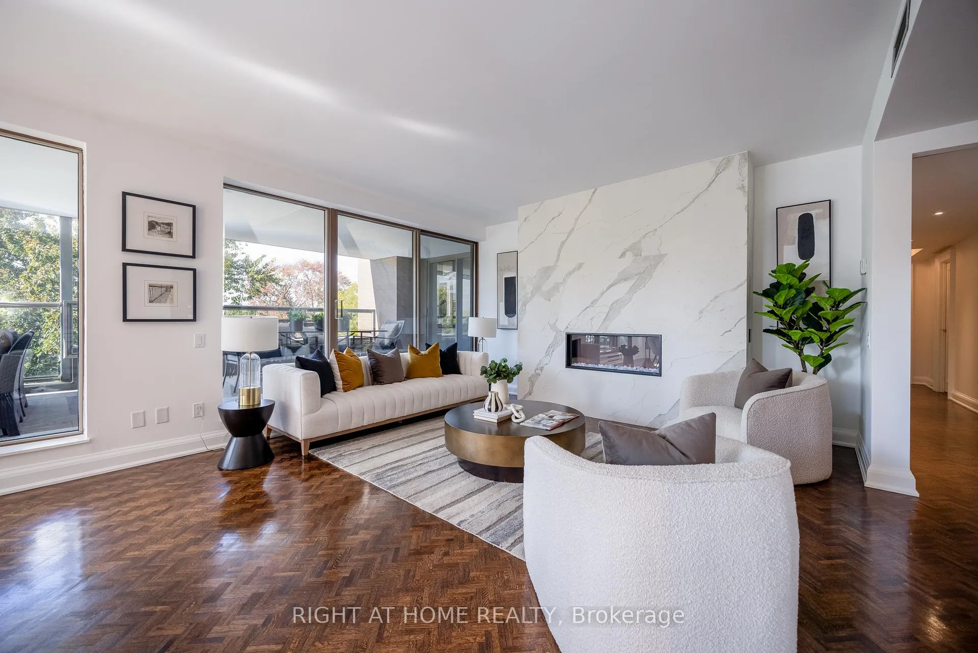 Photo 4 of Unit 606, 4 Lowther Avenue, Toronto, The Annex — HOMEH