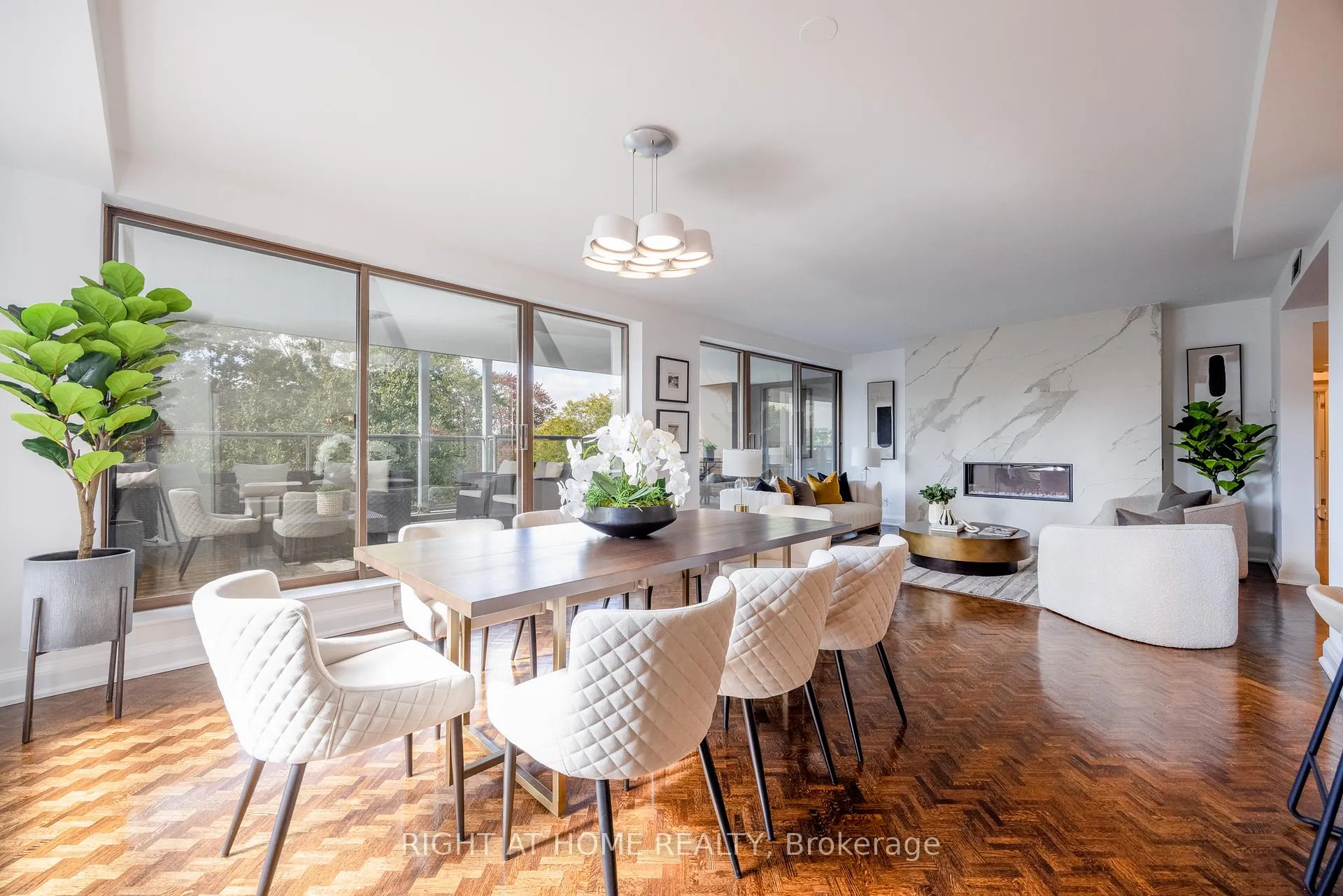 Photo 5 of Unit 606, 4 Lowther Avenue, Toronto, The Annex — HOMEH