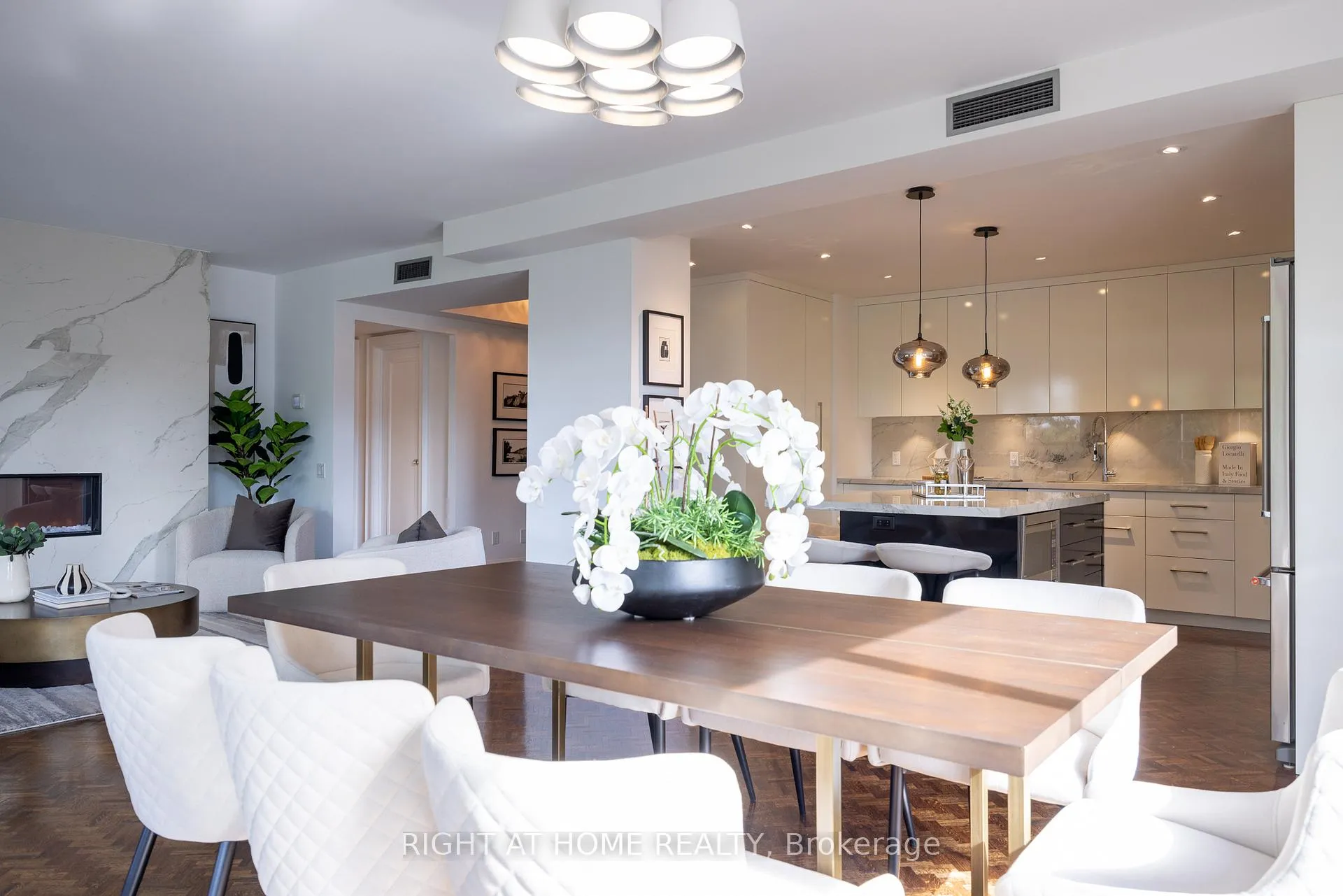 Photo 6 of Unit 606, 4 Lowther Avenue, Toronto, The Annex — HOMEH