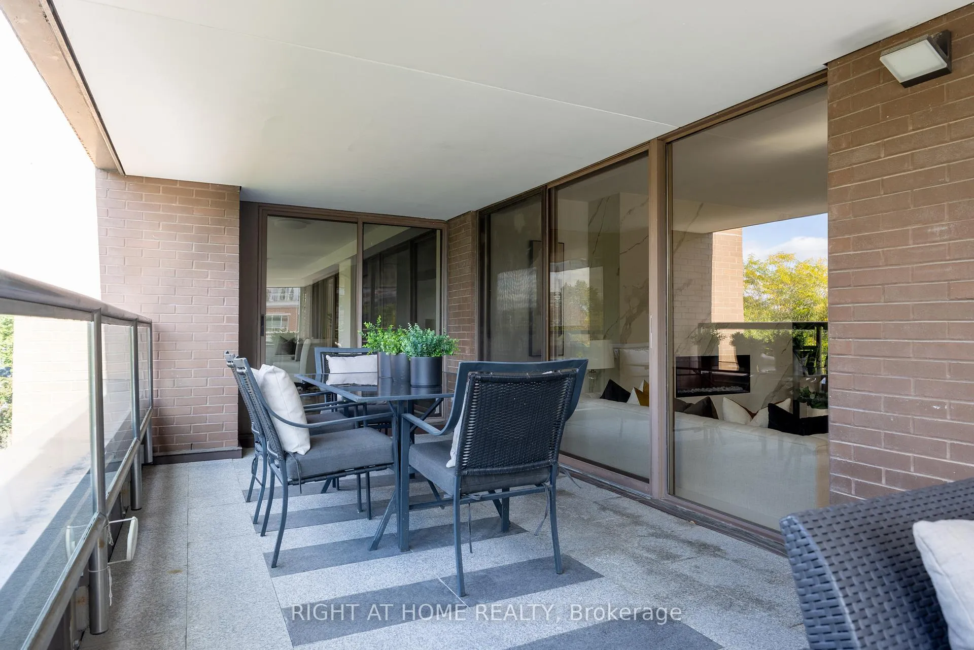 Photo 9 of Unit 606, 4 Lowther Avenue, Toronto, The Annex — HOMEH