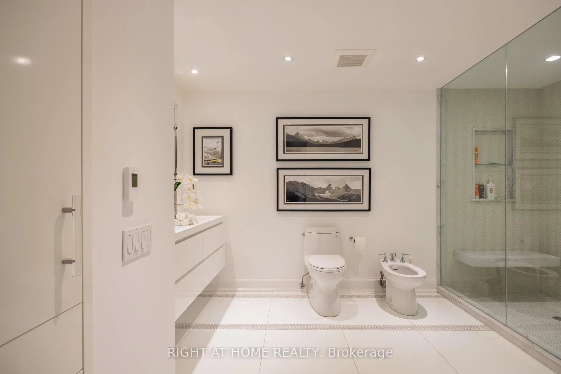 Photo 14 of Unit 606, 4 Lowther Avenue, Toronto, The Annex — HOMEH