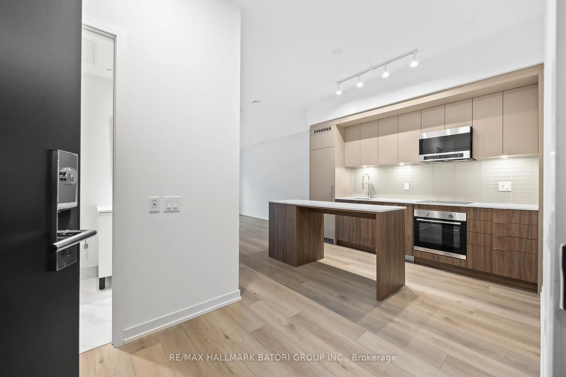 Photo 1 of Unit 402, 863 St. Clair Avenue W, Toronto, Wychwood — HOMEH
