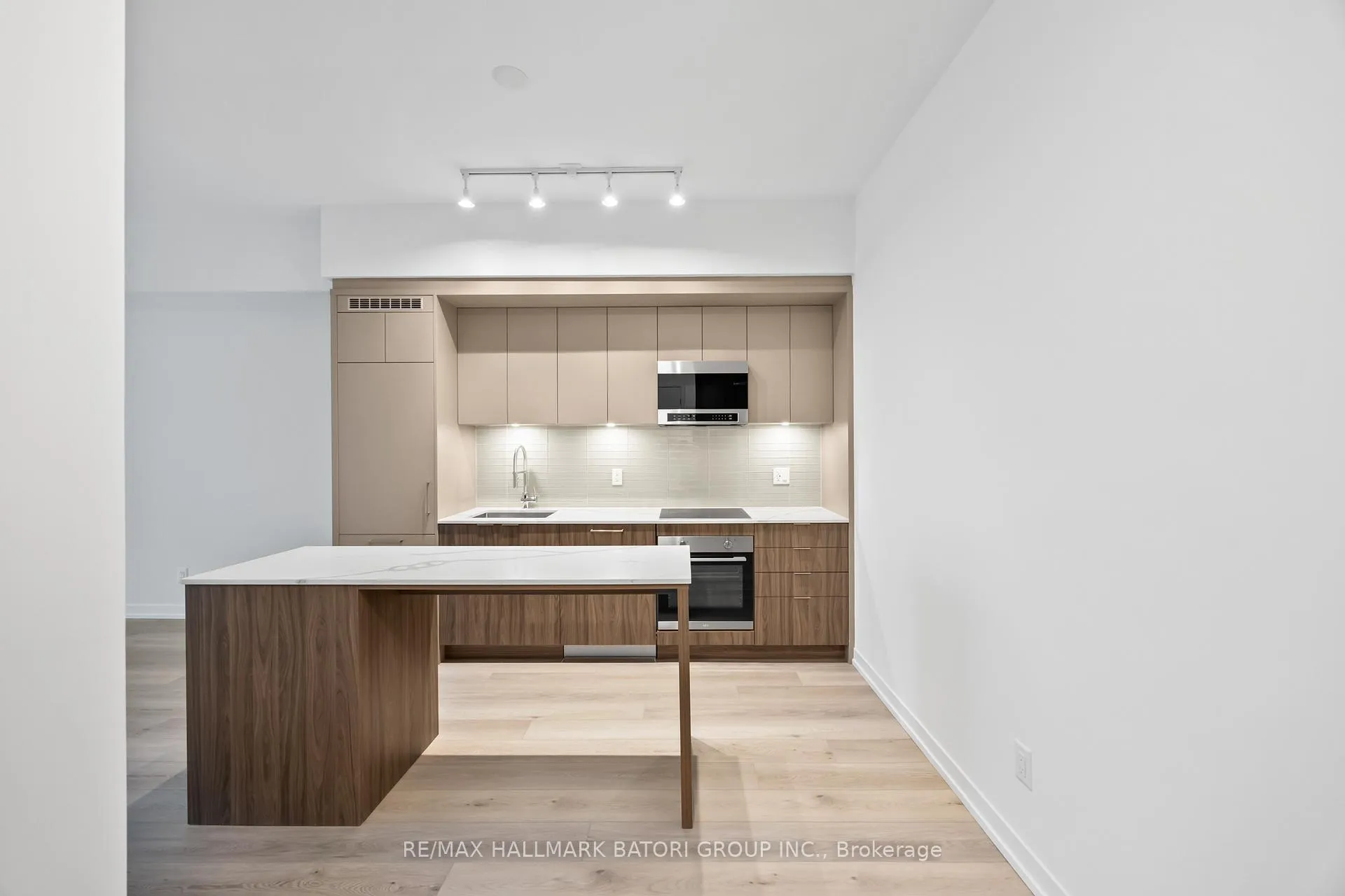 Photo 2 of Unit 402, 863 St. Clair Avenue W, Toronto, Wychwood — HOMEH