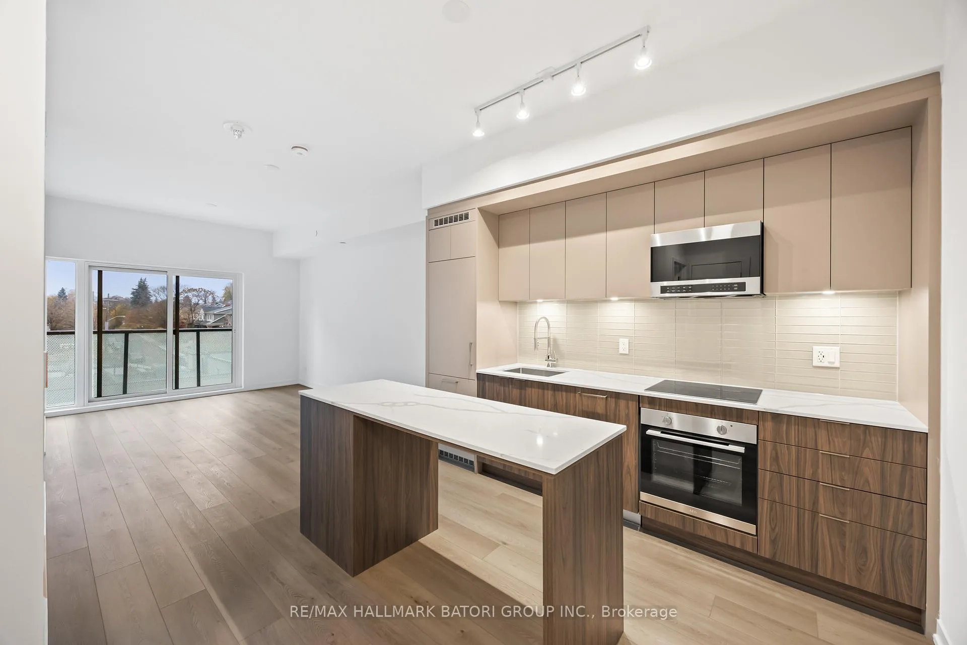 Photo 3 of Unit 402, 863 St. Clair Avenue W, Toronto, Wychwood — HOMEH