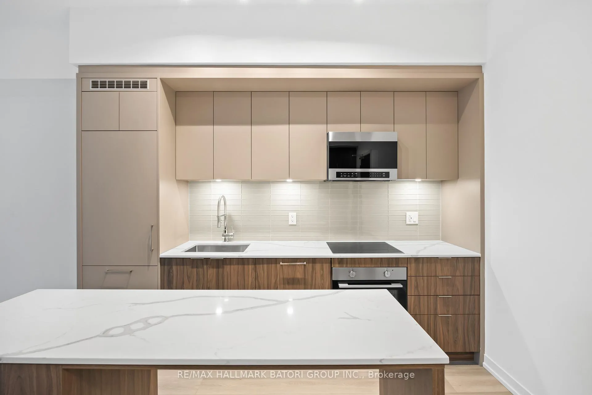 Photo 4 of Unit 402, 863 St. Clair Avenue W, Toronto, Wychwood — HOMEH