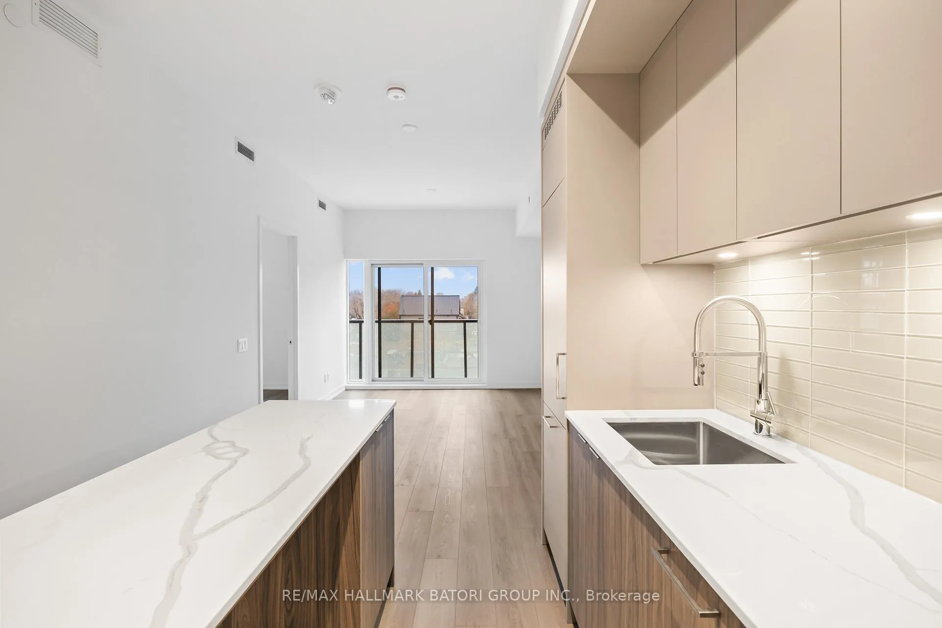 Photo 5 of Unit 402, 863 St. Clair Avenue W, Toronto, Wychwood — HOMEH