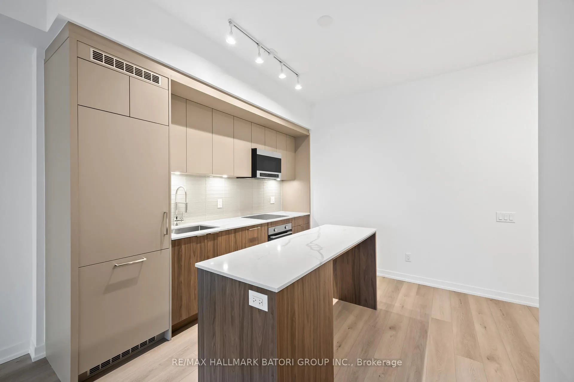 Photo 7 of Unit 402, 863 St. Clair Avenue W, Toronto, Wychwood — HOMEH
